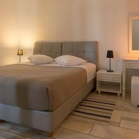 Stagones Luxury מלון דירות פארוס