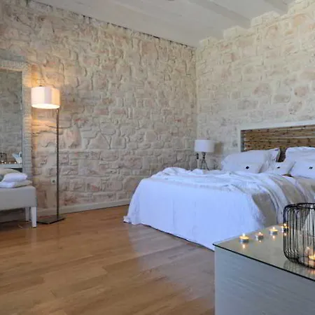 Stagones Luxury